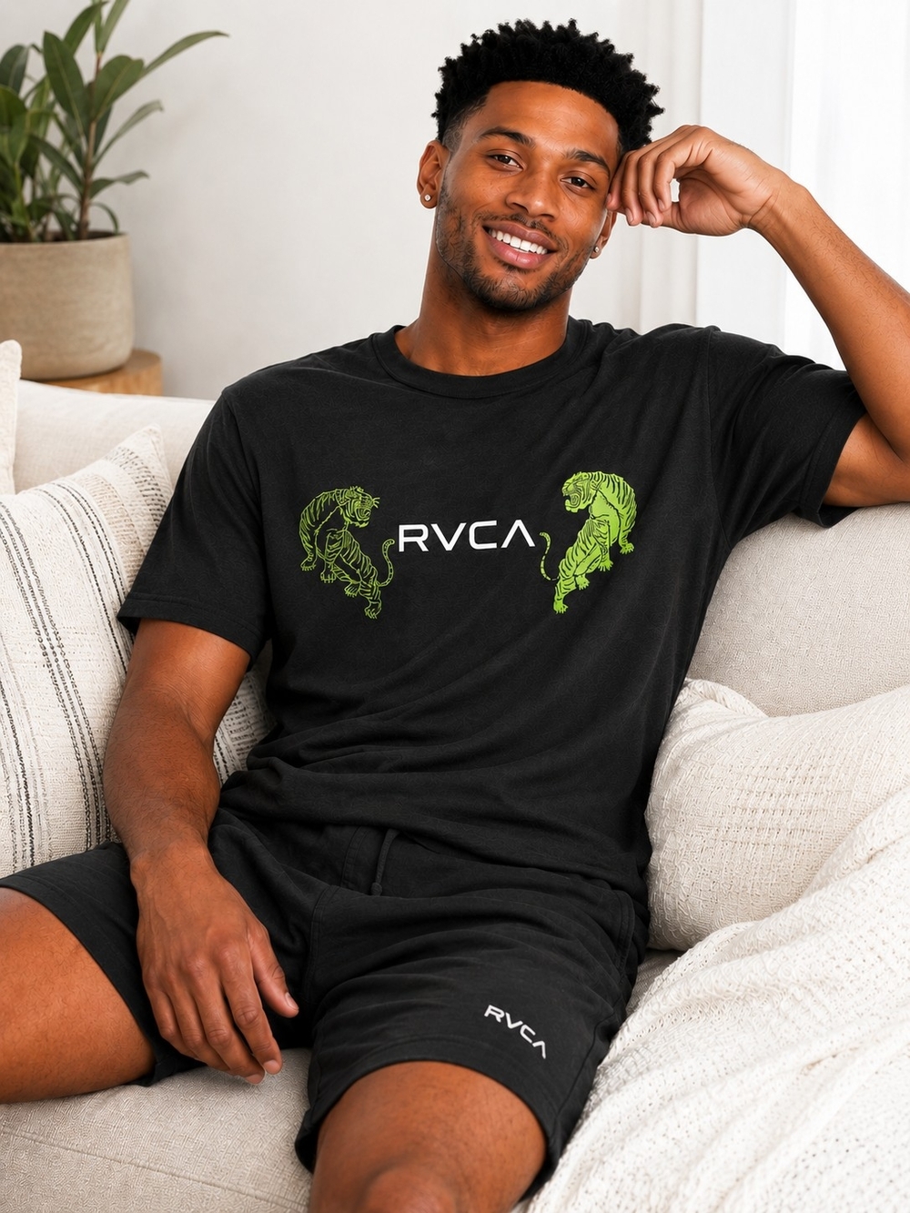 RVCA CLASSIC LOUNGEWEAR GRAPHIC TEE Black with Neon Green Tiger Prints SIZE MED